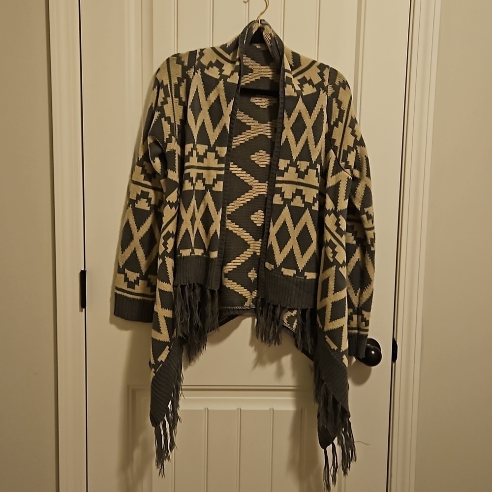 Aztec Print Knit Cardigan Size Large Grey and Beige
